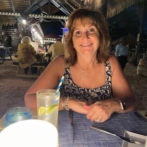 Meet your Posher, Elizabeth